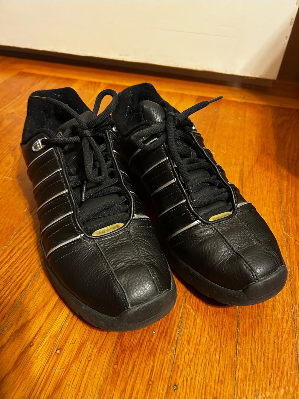 K-Swiss Men’s Black Leather Low-Profile Sneakers
